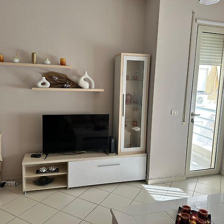 Sunrise Apartment Near The Center Tirana Buitenkant foto