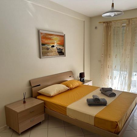 Sunrise Apartment Near The Center Tirana Buitenkant foto